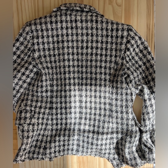 WHBM Black and white blazer - Picture 2 of 6